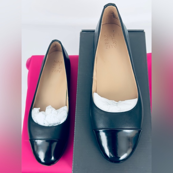 Naturalizer Maxwell Black Patent Toe Cap Accentuates the Black Leather F… - Picture 4 of 9